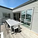Large Townhouse Double Garage Plus Additional Parking Full Kitchen And Dining