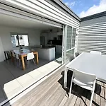 Large Townhouse Double Garage Plus Additional Parking Full Kitchen And Dining