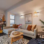 Modern Christchurch Apartment