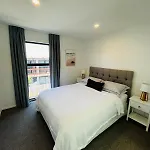 New 2Bed2Bath Townhouse With Parking By Hagley Park