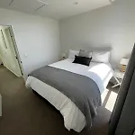 New 2Bed2Bath Townhouse With Parking By Hagley Park