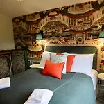 Casterton Cottage, Paradise Garden With Spa