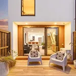 Stylish Rental Merivale - 2Br Home