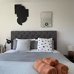 The Gilded Cross - Luxury Cbd 3 Bedrooms