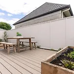Riverside Retreat On Terrace