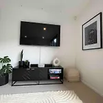 Luxury 3 Bedroom Home With Double Garage