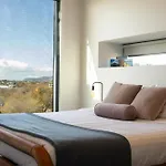 Luxury 2 Bedroom Cbd Apartment With Free Parking