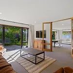 Sunny Family Home On Garden