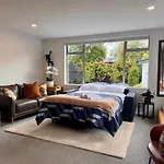 Private Family City Retreat, Sleeps 8