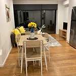 Addington - Apartment Near The City!