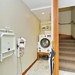 Studio Retreat With Ev & Off Street Parking