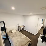 Private Room In Modern Apartment