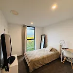 Private Room In Modern Apartment