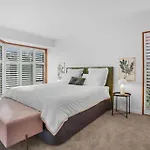 Stylish Fendalton Townhouse - Prime Location