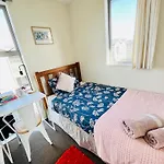 City Fringe Private Room - Your Urban Escape!