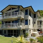 Gore Bay Lodge