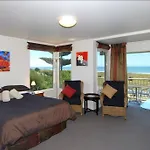 Gore Bay Lodge