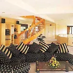 Chateau Blanc Suites - A Clarion Collection Hotel