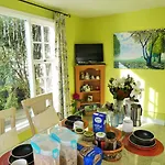 Bnb On Hagley Park, Christchurch Central, A Free Ride To Railway Station