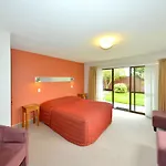 Middlepark Motel
