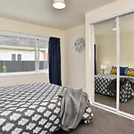 Weston Villa - Spacious & Family Friendly - Bookahome