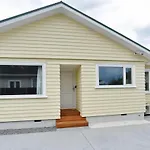 Weston Villa - Spacious & Family Friendly - Bookahome