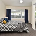 Weston Villa - Spacious & Family Friendly - Bookahome