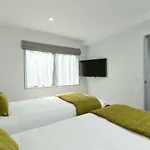 239 On Lincoln Motel