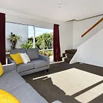 Sunny Christchurch Townhouse