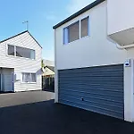 Sunny Christchurch Townhouse