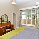 Clarence House - Christchurch Holiday Homes