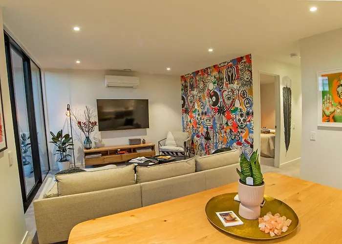 Funk In The City - Luxury Laneway Apartment With Single Garage