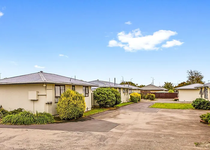 Econo Lodge Canterbury Court Motel