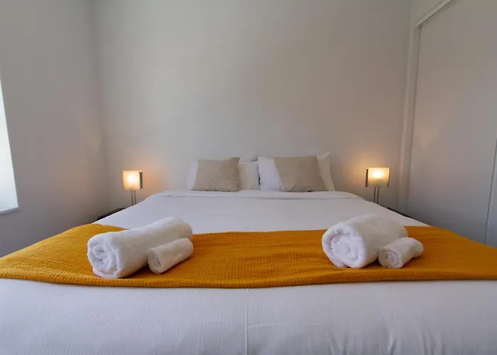 Peaceful Central City 2 Bed Pad W/Carpark