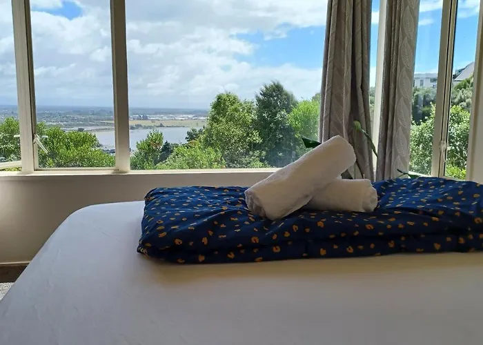 Homestay, Millions Dollars View At Mount Pleasant