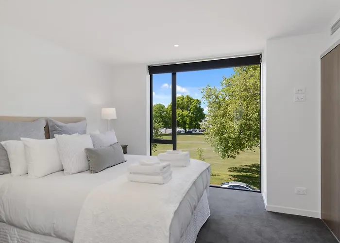Latimer View Apartment