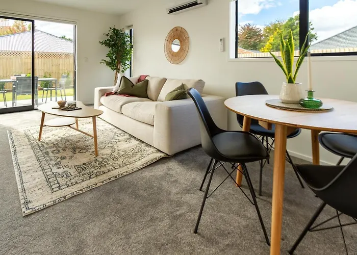 Riccarton 2 Bed 1 Bath W/Garage