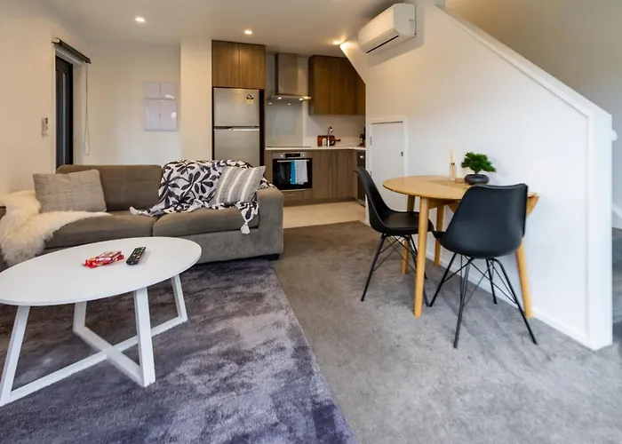 1 Bedroom Central City Escape
