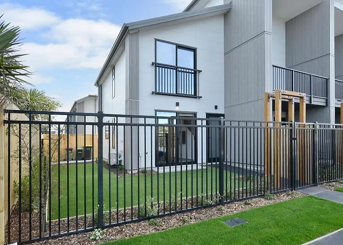 Sea Air And Sandy Beach, Beautiful 1 Bed 1 Bath