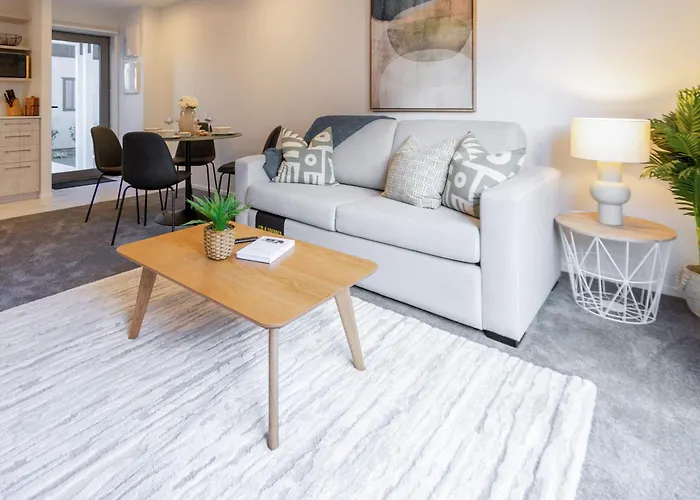Urban Park Escape 2 Bed 2 Bath W/Carpark