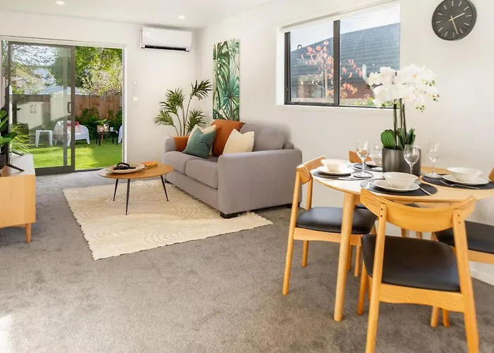 2 Bed Escape, Heart Of Riccarton W/Carpark