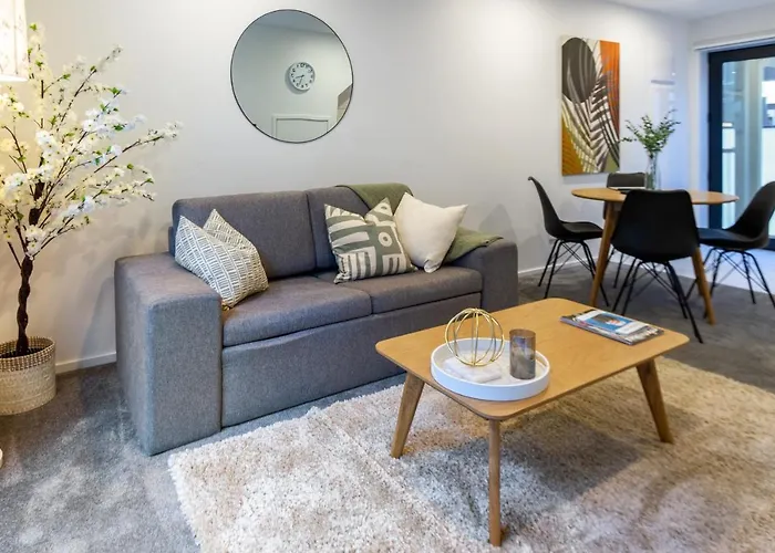 Stone Throw To Hagley Park And Chch Hostpital 2 Bedroom 2 Bathroom