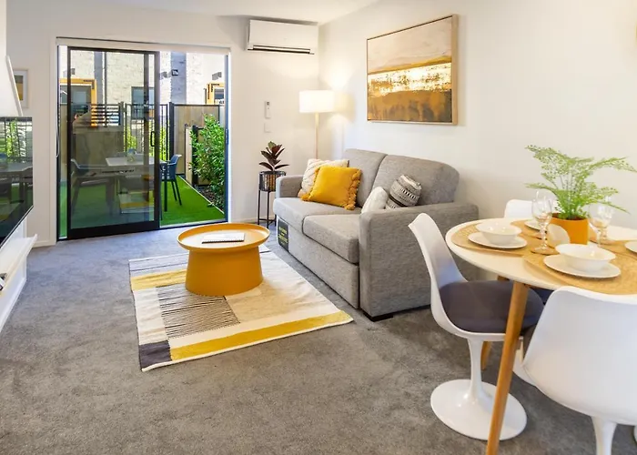 Walk To Central City 2 Bed 2 Bath. Madras Street