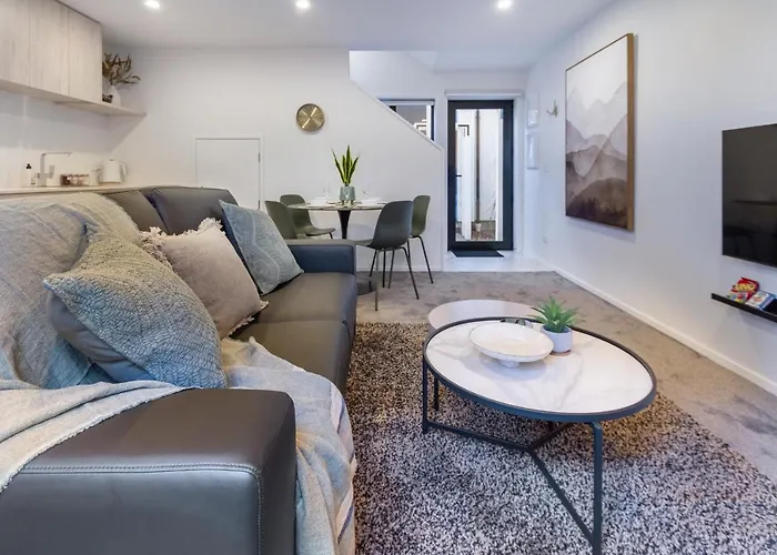 An Easy Walk To The Cbd - 2 Bed, 2 Bathroom
