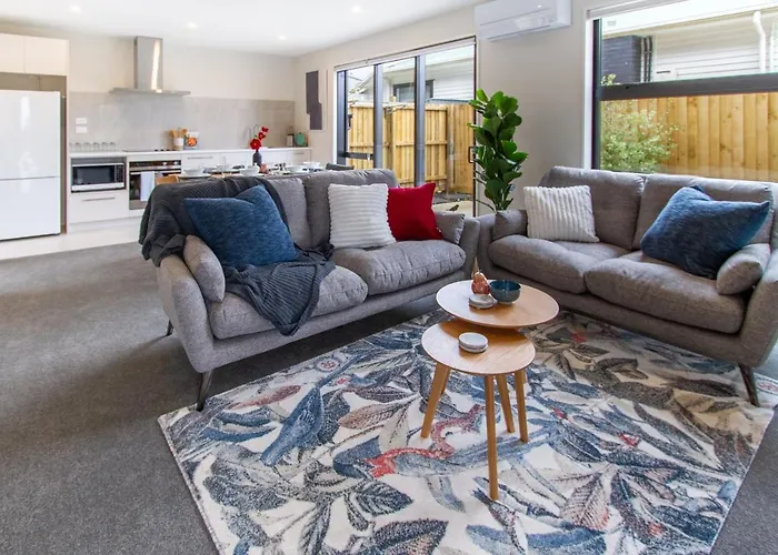 3 Bed 2.5 Bath Riccarton W/Games Room