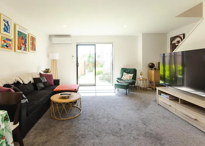 Modern 2 Bedroom By Hagley Park