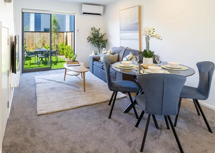 Vacation Riccarton 2 Bed 2 Bath W/Carpark