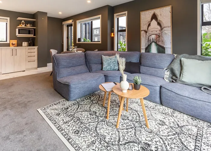 Art Deco 2 Bed By Latimer Square