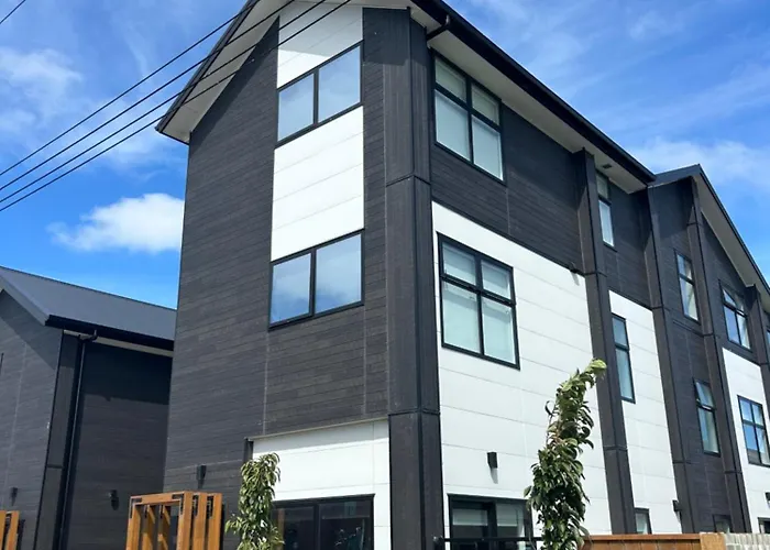 Spacious Inner City Townhouse