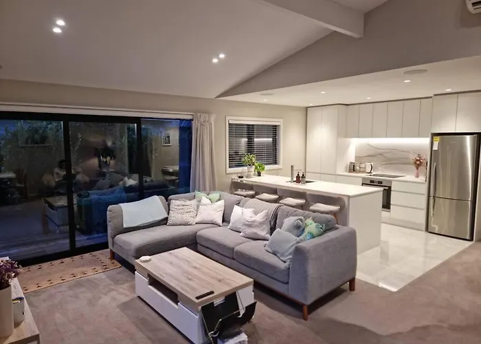 Modern Two-Bedroom Home In Merivale